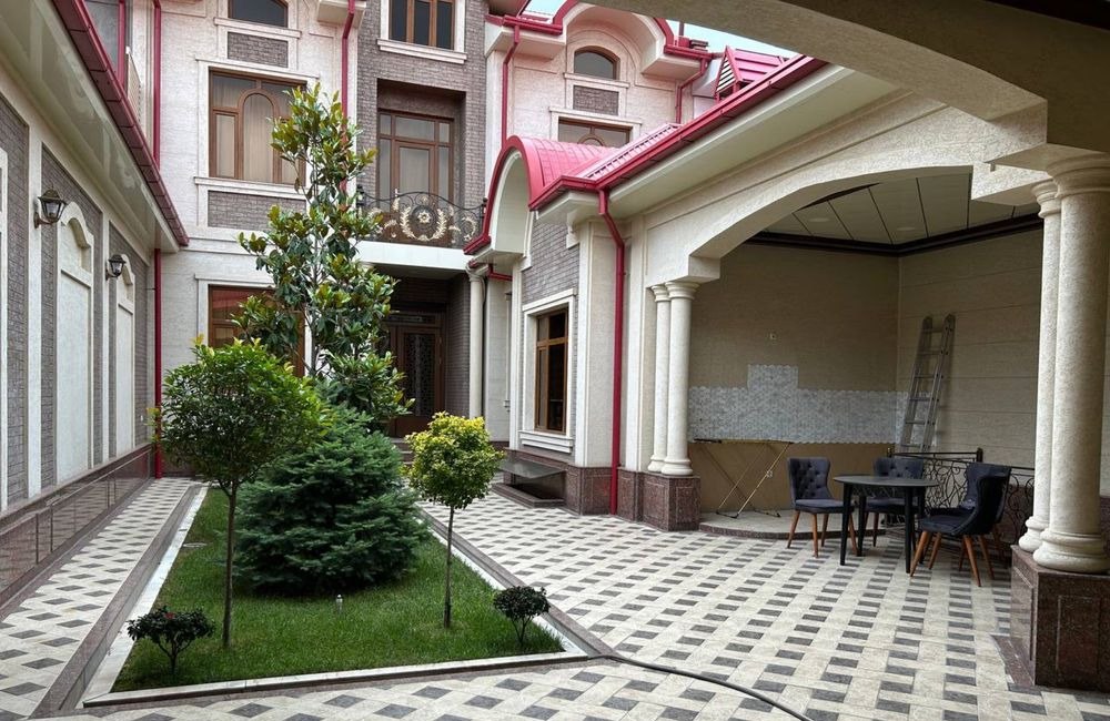 For rent 6-room house · Almazar — photo 1