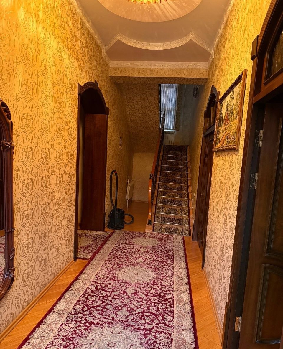 Sotiladi 12 xonali hovli · Yunusobod — surat 2