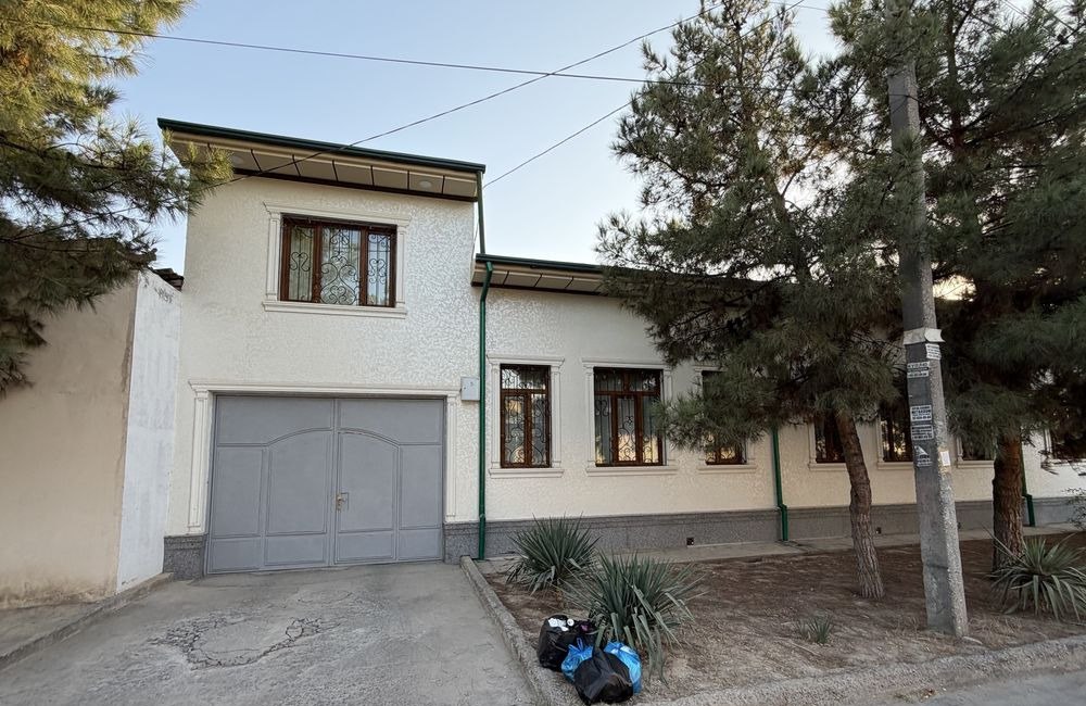 For sale 6-room house · Almazar — photo 1