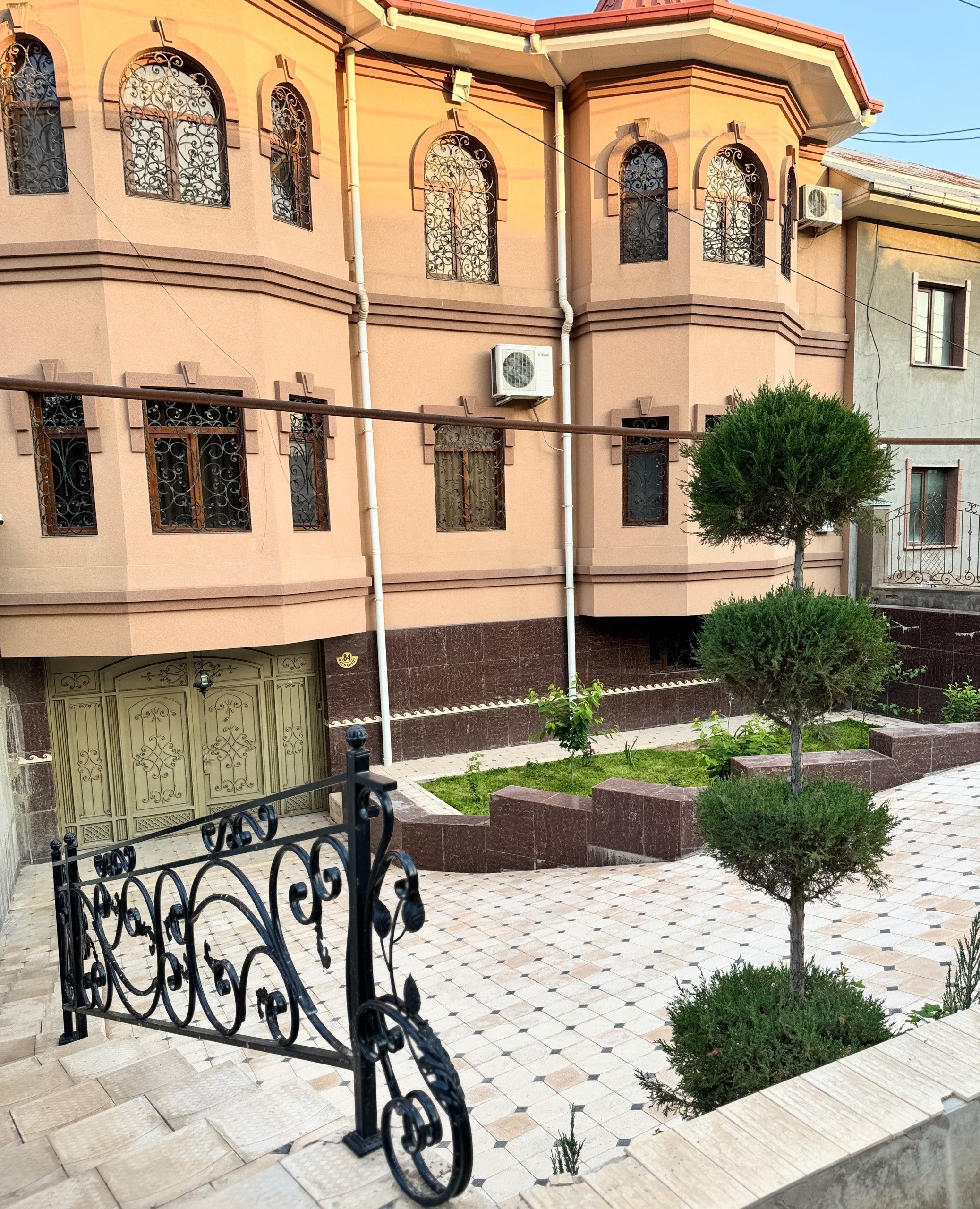 Sotiladi 8 xonali hovli · Mirzo Ulug‘bek — surat 6