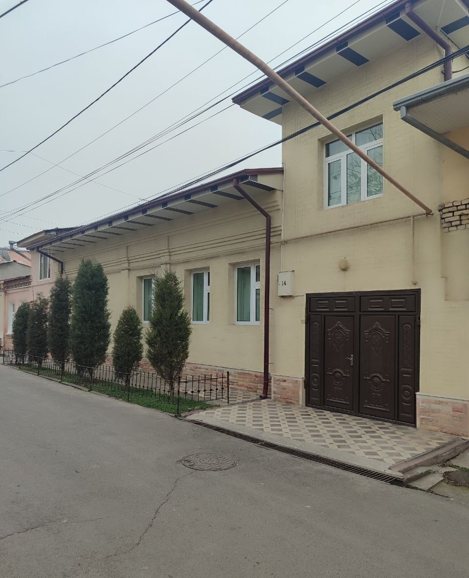 For sale 8-room house · Yunusabad — photo 1