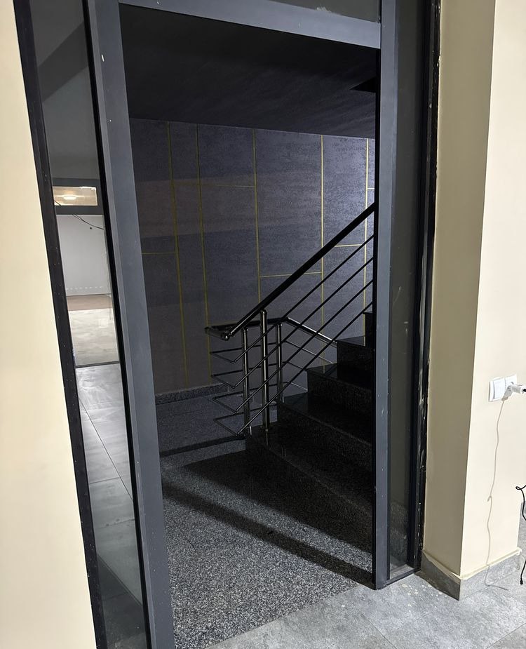 Ijaraga tijorat binosi, 280 m² · Yunusobod — surat 1