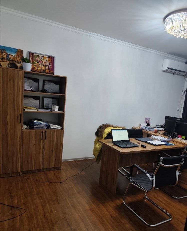 Ijaraga tijorat binosi, 72 m² · Chilonzor — surat 2