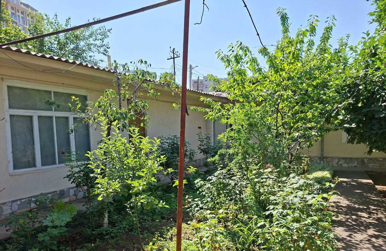 Sotiladi 4 xonali hovli, 190 m² · Mirobod — surat 1