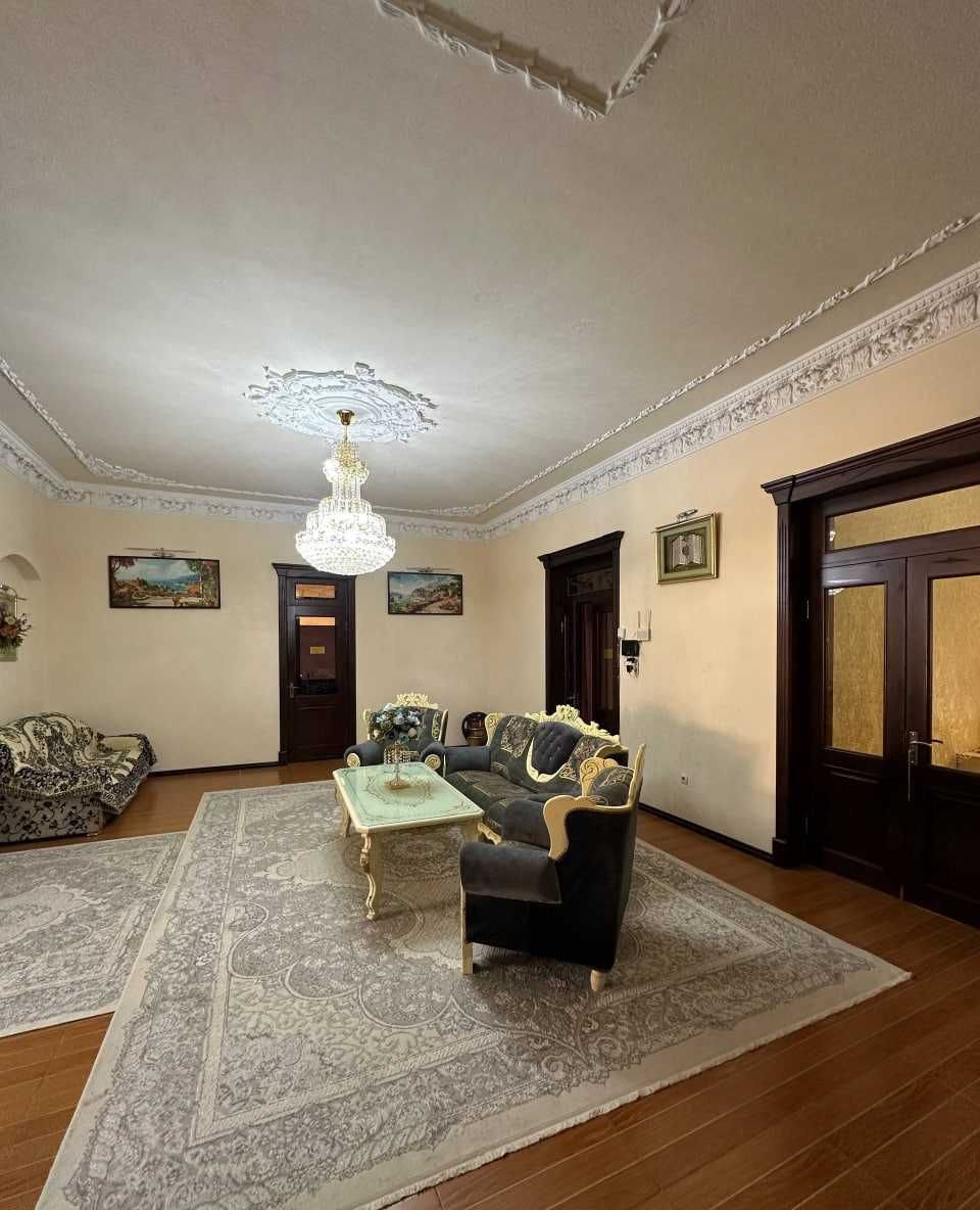 For sale 10-room house · Yunusabad — photo 1