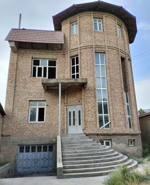 Sotiladi 7 xonali hovli, 400 m² · Mirzo Ulug‘bek — surat 1